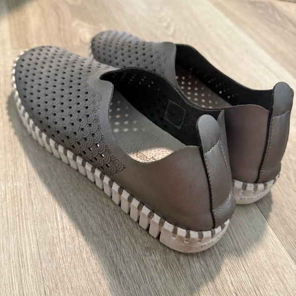 ISLE JACOBSEN Tulip Gray Slip-On Shoes - Picture 4 of 8